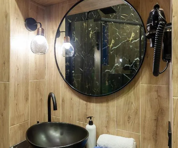 Leogrand On Shpytalna 21 דירה